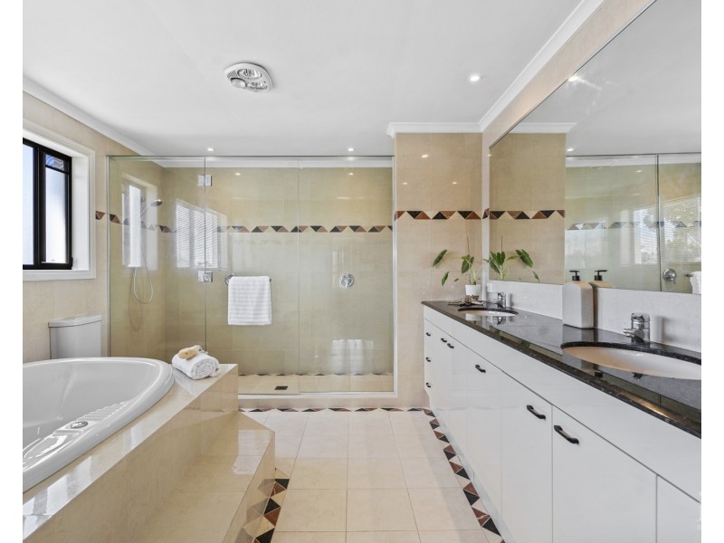 7 Kavieng Crescent, Runaway Bay QLD 4216