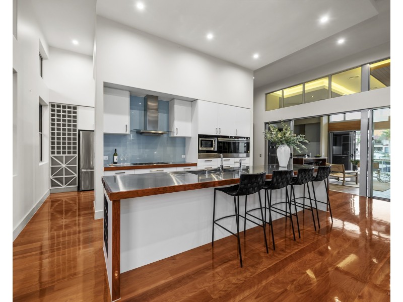 2166 Beaufort Way, Hope Island QLD 4212