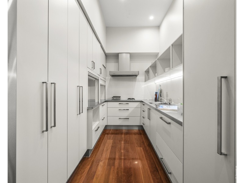 2166 Beaufort Way, Hope Island QLD 4212