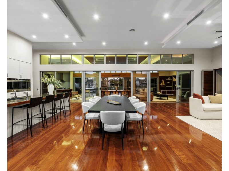 2166 Beaufort Way, Hope Island QLD 4212