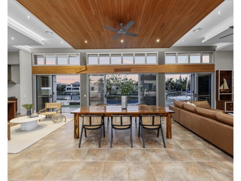 2166 Beaufort Way, Hope Island QLD 4212