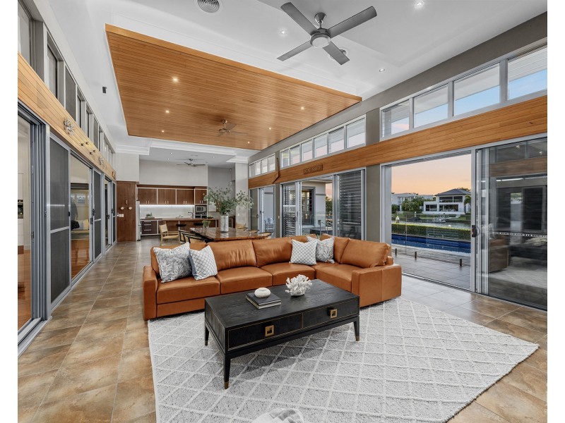 2166 Beaufort Way, Hope Island QLD 4212