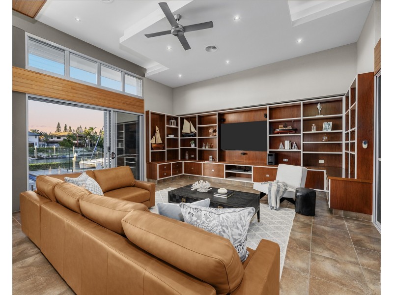 2166 Beaufort Way, Hope Island QLD 4212