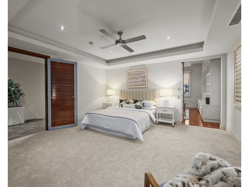 2166 Beaufort Way, Hope Island QLD 4212