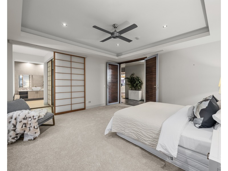 2166 Beaufort Way, Hope Island QLD 4212