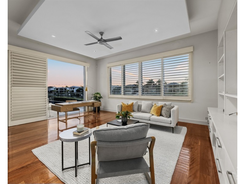 2166 Beaufort Way, Hope Island QLD 4212