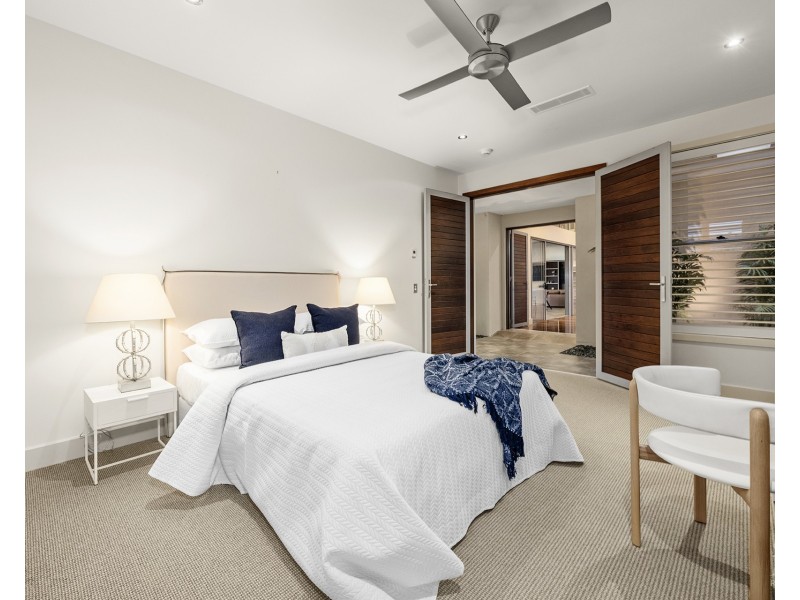 2166 Beaufort Way, Hope Island QLD 4212