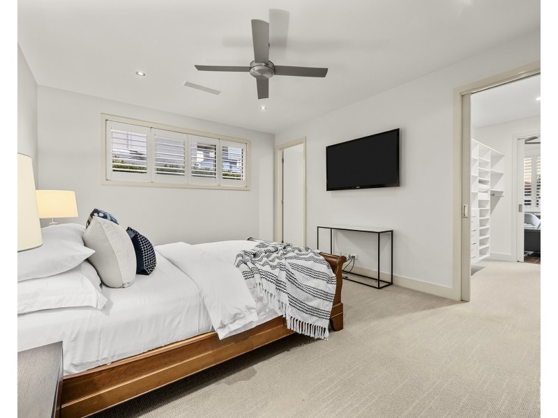 2166 Beaufort Way, Hope Island QLD 4212