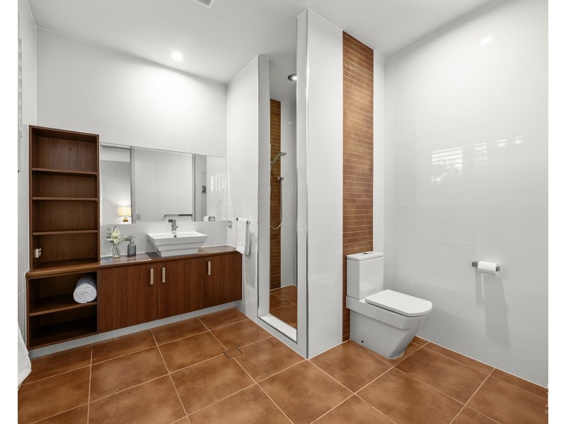 2166 Beaufort Way, Hope Island QLD 4212