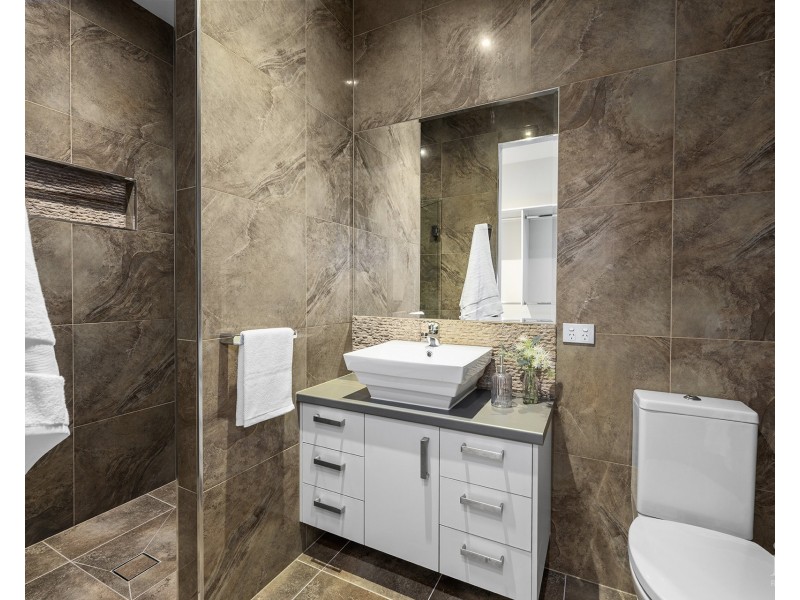 2166 Beaufort Way, Hope Island QLD 4212