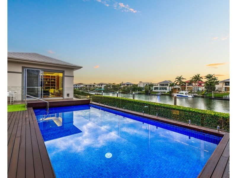 2166 Beaufort Way, Hope Island QLD 4212