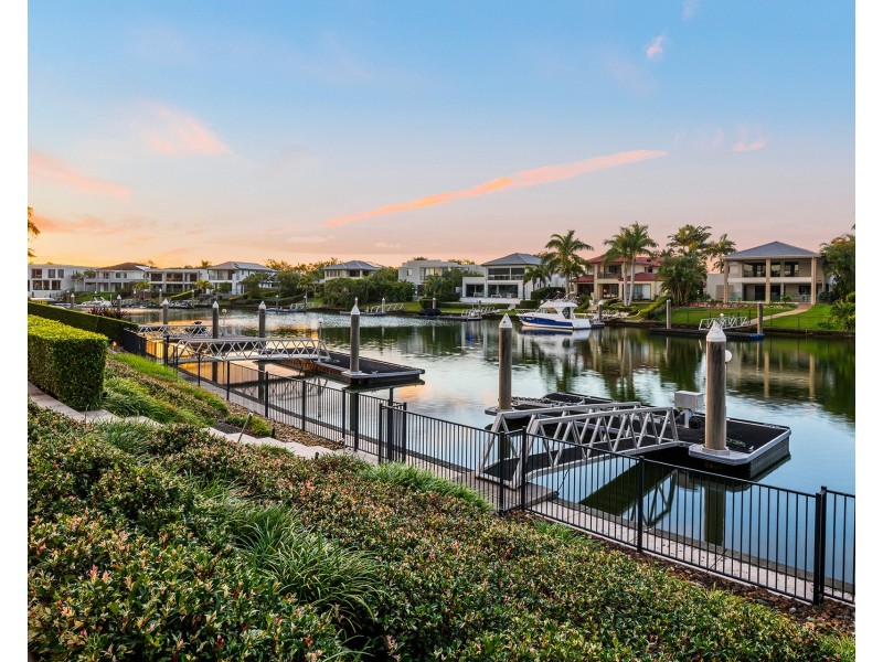 2166 Beaufort Way, Hope Island QLD 4212