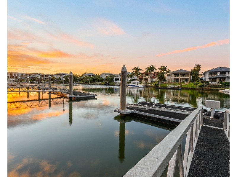 2166 Beaufort Way, Hope Island QLD 4212