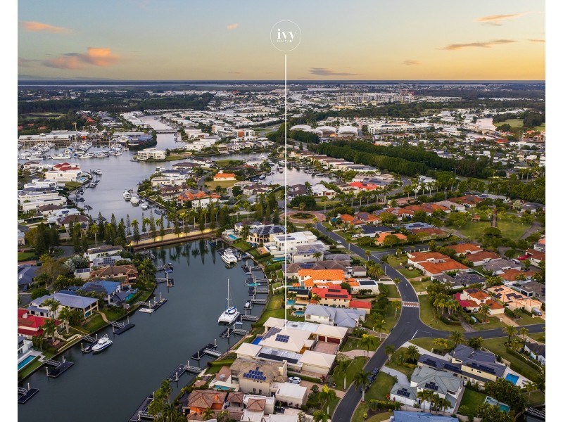 2166 Beaufort Way, Hope Island QLD 4212