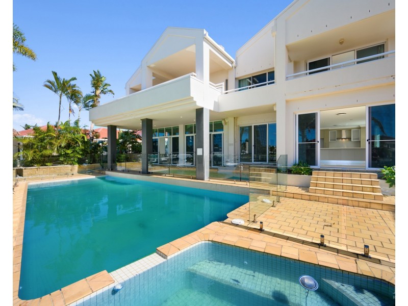 11 Excalibur Court, Sovereign Islands QLD 4216