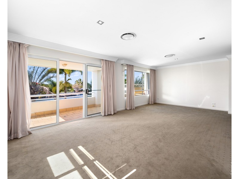11 Excalibur Court, Sovereign Islands QLD 4216