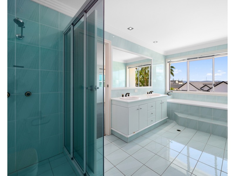 11 Excalibur Court, Sovereign Islands QLD 4216