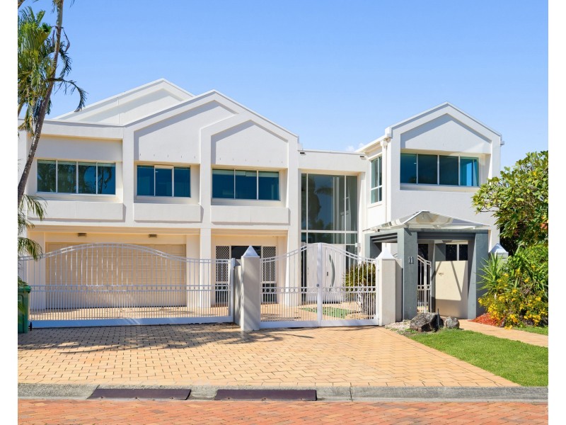 11 Excalibur Court, Sovereign Islands QLD 4216