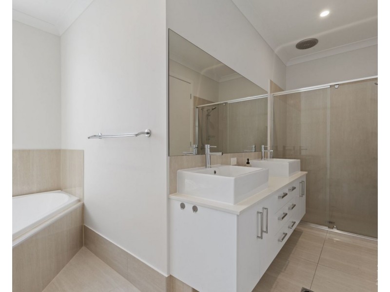 7830 Pavilions Close, Hope Island QLD 4212