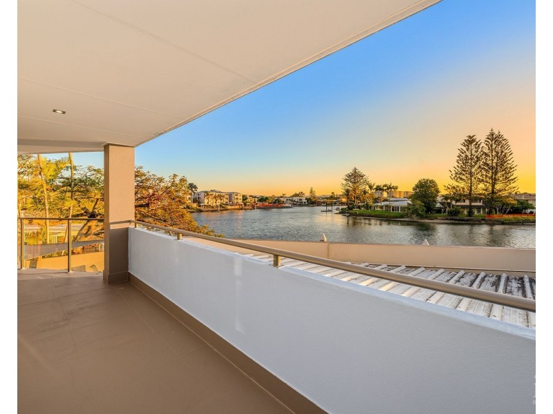 50 Back Street, Biggera Waters QLD 4216