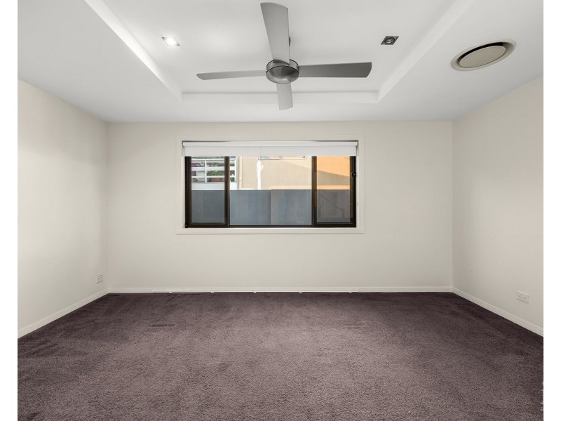 50 Back Street, Biggera Waters QLD 4216
