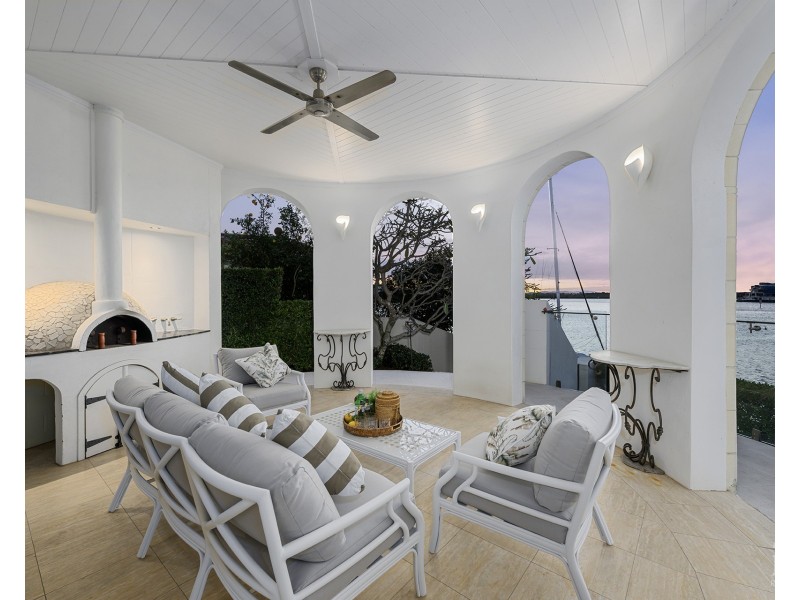 17 Queen Anne Court, Sovereign Islands QLD 4216
