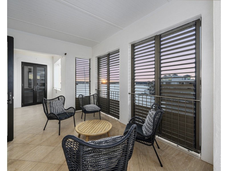 17 Queen Anne Court, Sovereign Islands QLD 4216