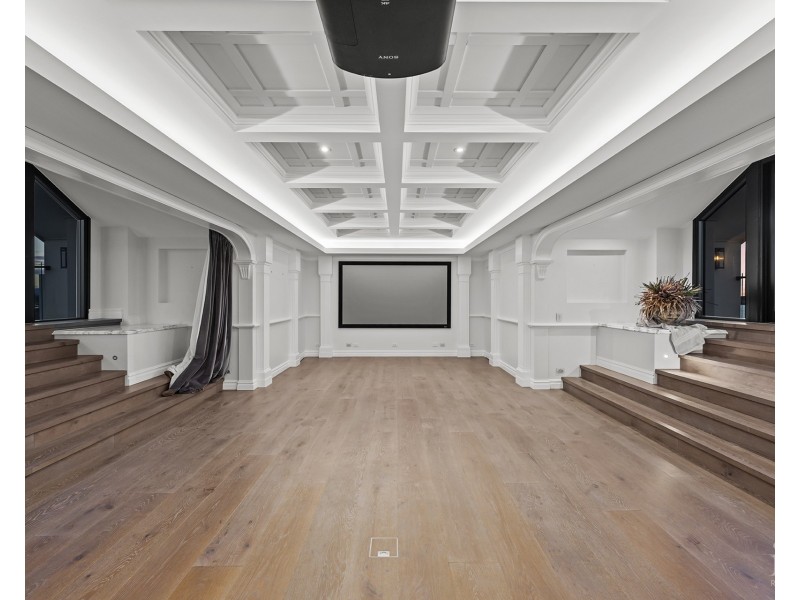 17 Queen Anne Court, Sovereign Islands QLD 4216