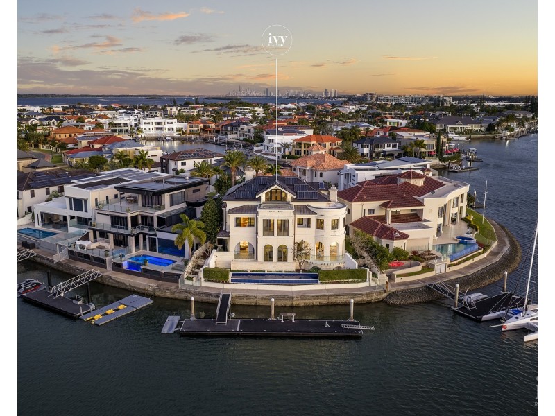 17 Queen Anne Court, Sovereign Islands QLD 4216