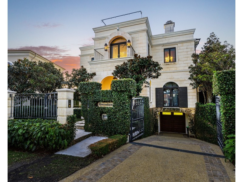 17 Queen Anne Court, Sovereign Islands QLD 4216