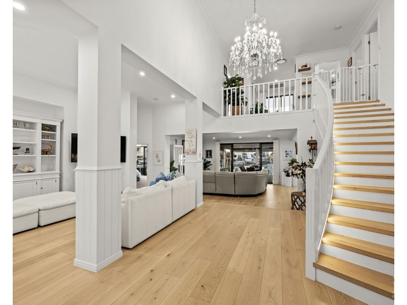 3 The Peninsula, Sovereign Islands QLD 4216