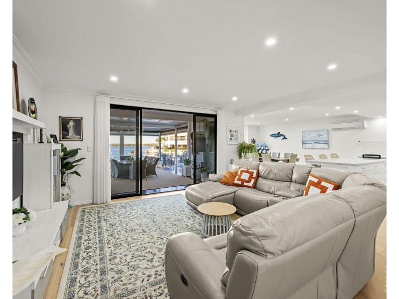 3 The Peninsula, Sovereign Islands QLD 4216