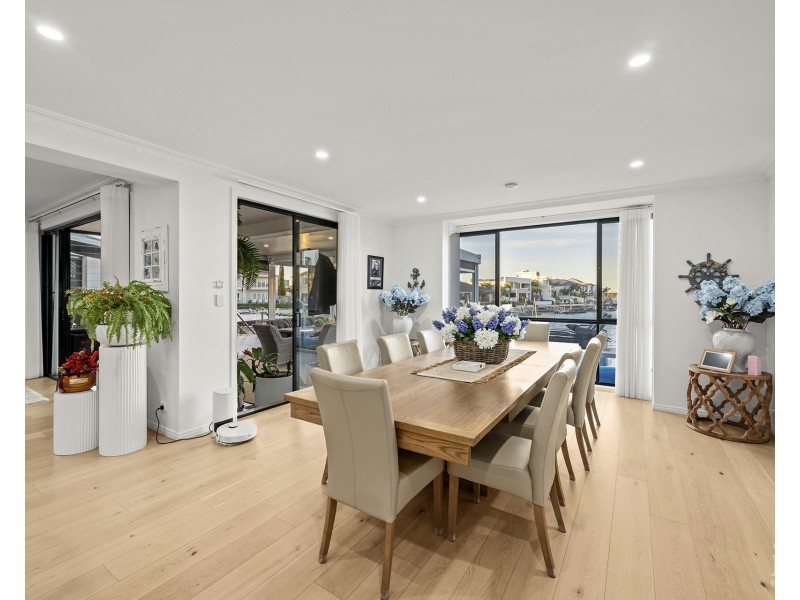 3 The Peninsula, Sovereign Islands QLD 4216