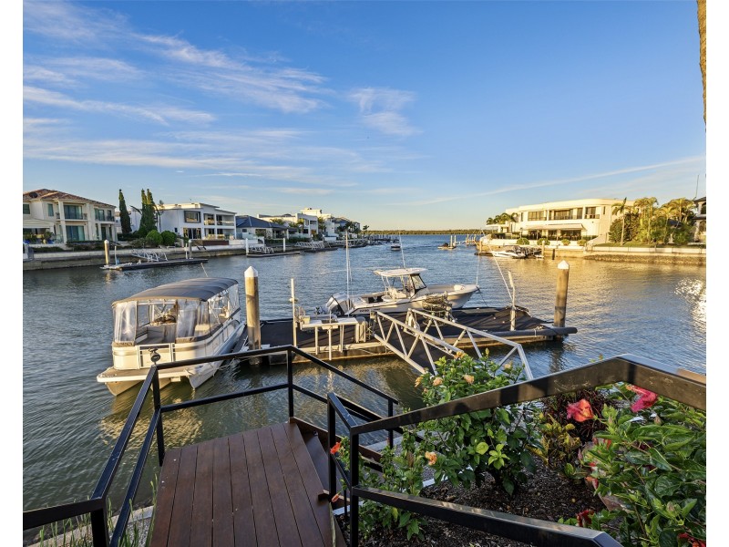 3 The Peninsula, Sovereign Islands QLD 4216