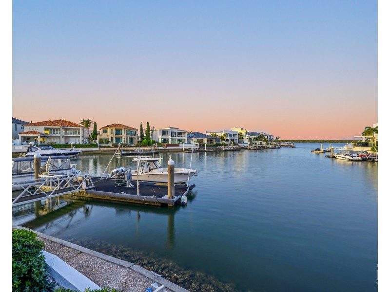 3 The Peninsula, Sovereign Islands QLD 4216