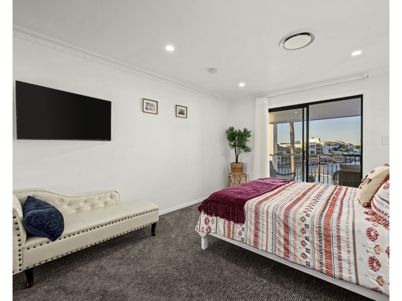 3 The Peninsula, Sovereign Islands QLD 4216