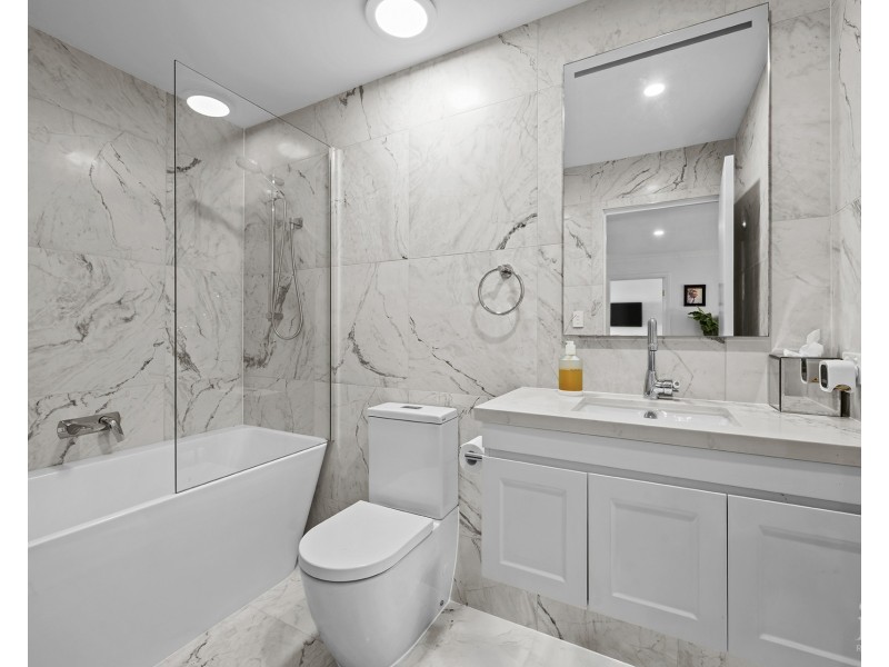 3 The Peninsula, Sovereign Islands QLD 4216