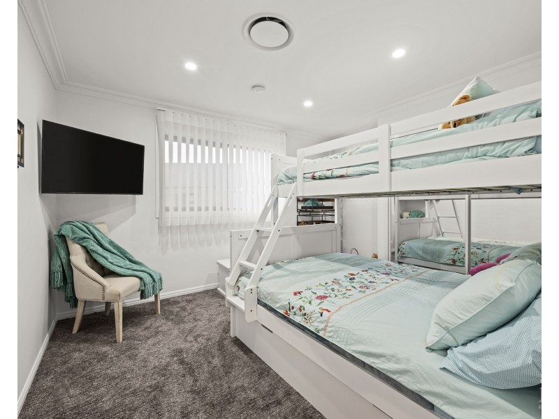 3 The Peninsula, Sovereign Islands QLD 4216