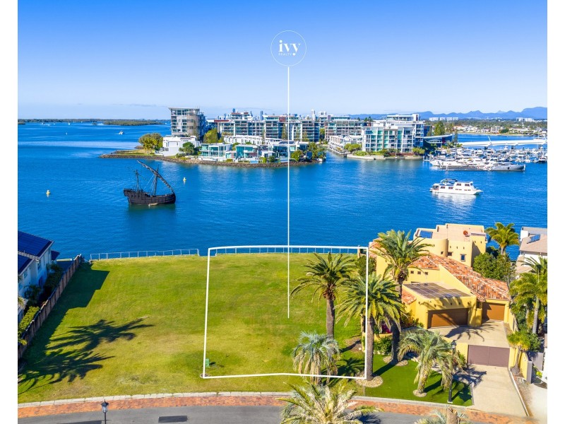 32 Brittanic Crescent, Sovereign Islands QLD 4216