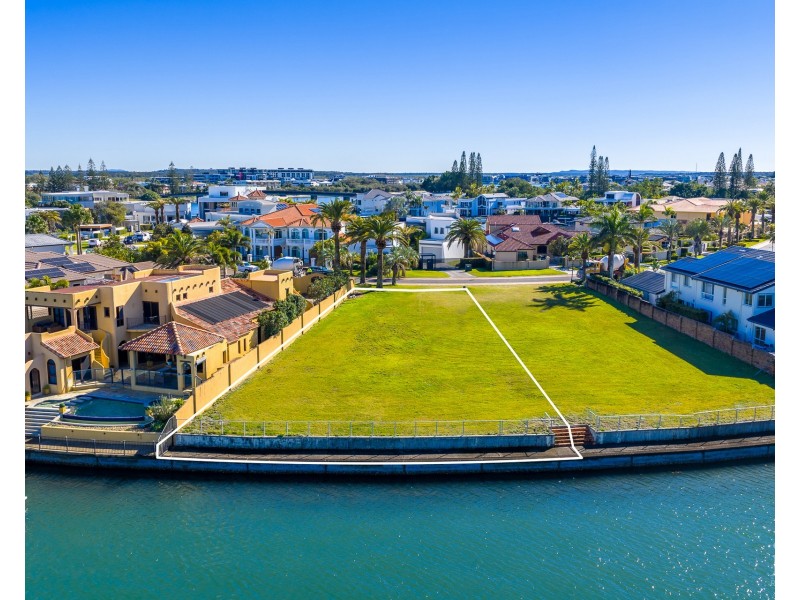 32 Brittanic Crescent, Sovereign Islands QLD 4216