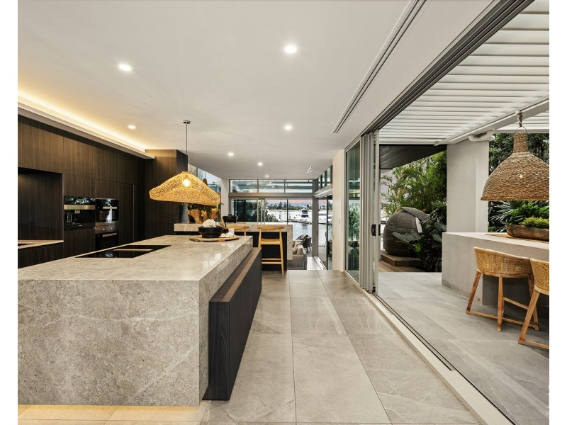 10103/2 Ephraim Island, Paradise Point QLD 4216