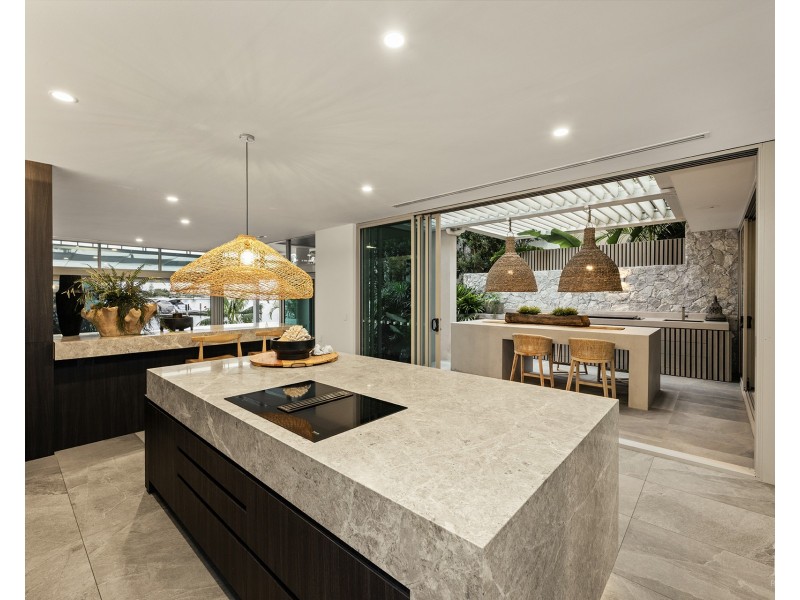 10103/2 Ephraim Island, Paradise Point QLD 4216