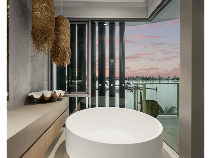 10103/2 Ephraim Island, Paradise Point QLD 4216