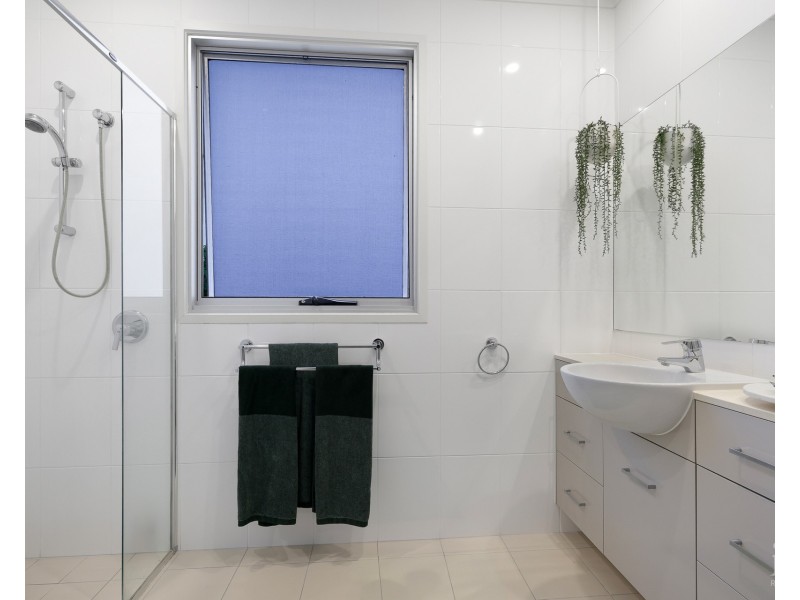 39 Serenity Boulevard, Helensvale QLD 4212