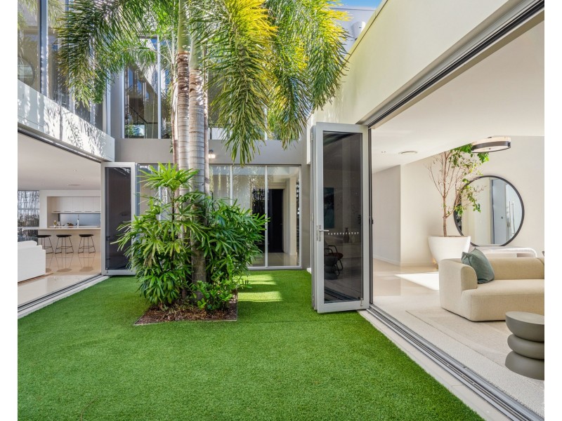 99 The Sovereign Mile, Sovereign Islands QLD 4216