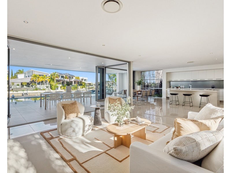 99 The Sovereign Mile, Sovereign Islands QLD 4216