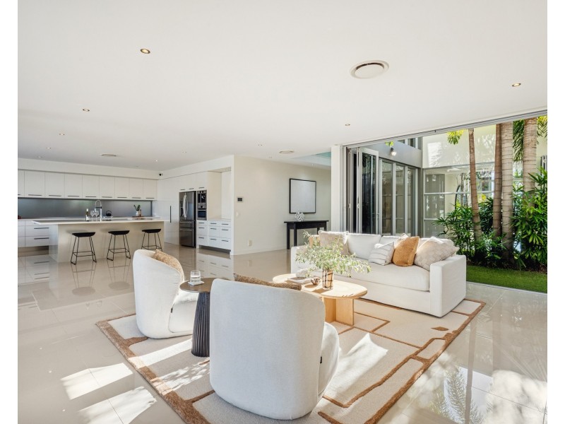 99 The Sovereign Mile, Sovereign Islands QLD 4216