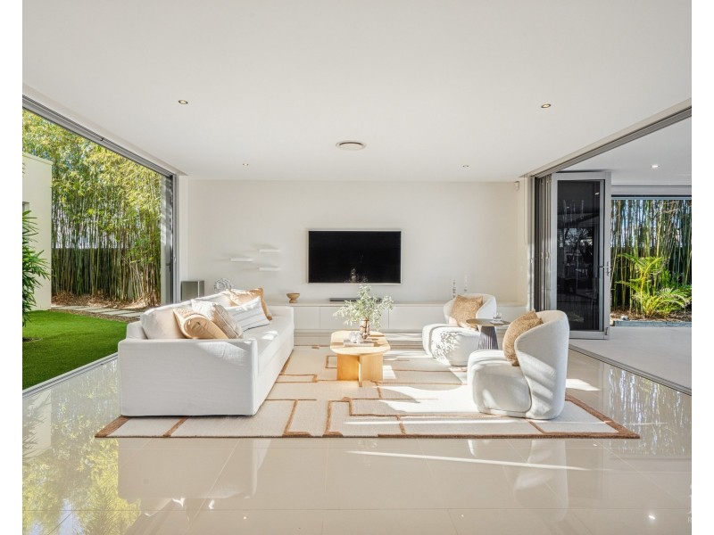 99 The Sovereign Mile, Sovereign Islands QLD 4216