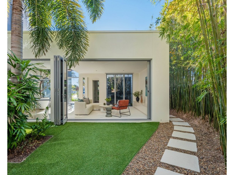 99 The Sovereign Mile, Sovereign Islands QLD 4216