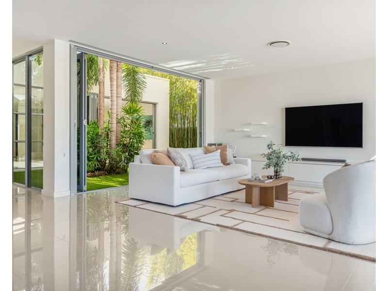 99 The Sovereign Mile, Sovereign Islands QLD 4216